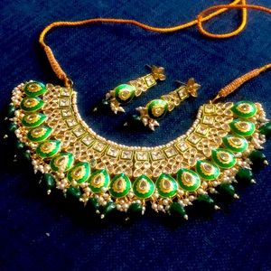 Emerald green necklace set